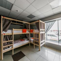Кровать в 12-местном общем номере