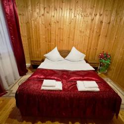 Номер люкс комфорт с 2 односпальными и 1 двуспальной кроватью
