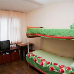 Кровать в 8-местном общем мужском номере (общие удобства)