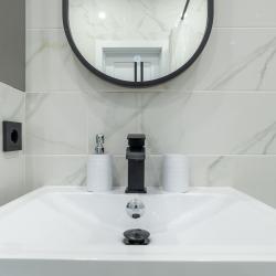 Фото Отель ТутЖивут на улице Героев Разведчиков 6 корпус 2