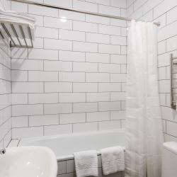 Номер полулюкс с 1 двуспальной кроватью