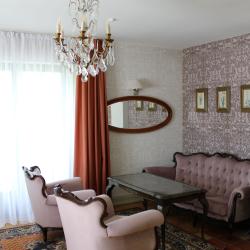 Номер люкс комфорт с 1 двуспальной кроватью (корпус 1,2)
