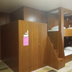 Кровать в 6-местном общем номере