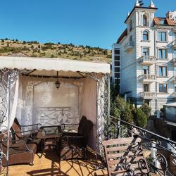 Комната полулюкс с 1 двуспальной кроватью (с завтраком, мансарда)