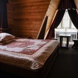 Номер стандарт с 1 двуспальной кроватью (мансарда)