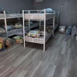Кровать в 12-местном общем номере