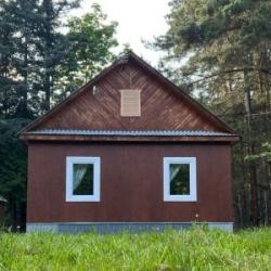 Дом из бруса c 2 односпальными и 1 двуспальной кроватью