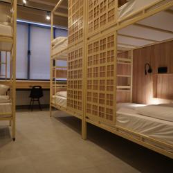 Кровать в 10-местном общем женском номере №315