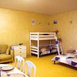 1-комнатные апартаменты студия с двухъярусной кроватью и балконом