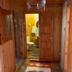 Коттедж с 1 двуспальной кроватью и 1 двухъярусной кроватью