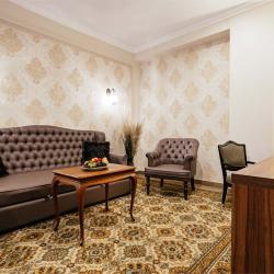 2-комнатный номер люкс с джакузи без балкона (главный корпус)