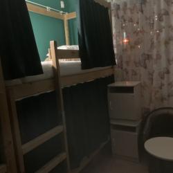 Кровать в 8-местном номере для мужчин (удобства на этаже)