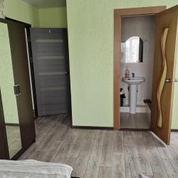Номер стандарт с 2 односпальными и 1 двуспальной кроватью