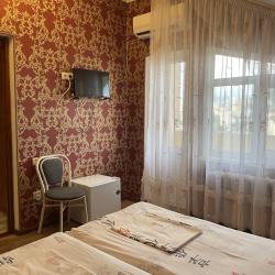 Комната стандарт c 2 односпальными кроватями с балконом