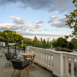 2-комнатный номер полулюкс с 1 двуспальной кроватью