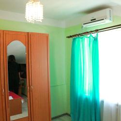 Номер эконом с 3 односпальными кроватями с балконом.