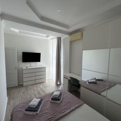 3-комнатные апартаменты улучшенные Сочи, Адлерский район, Известинская 25