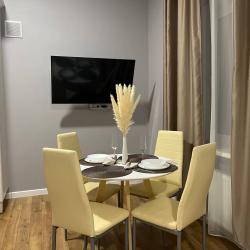 Фото Отель CrystalRentals (КристалРенталс) на улице Монтажников 61