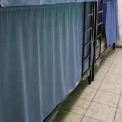 Кровать в общем мужском номере  с 4-двухъярусными кроватями