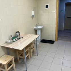 Кровать в 3-местном общем номере. Удобства на этаже