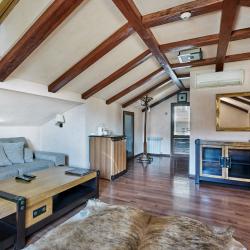 Комната полулюкс с 1 двуспальной кроватью (с завтраком, мансарда)