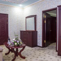 Номер люкс улучшенный с 1 двуспальной кроватью (с завтраком)