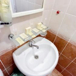 Номер стандарт с 1 односпальной и 1 двуспальной кроватью