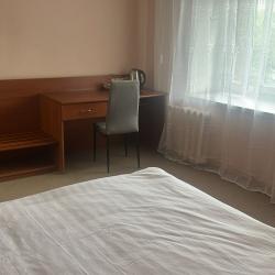 Номер стандарт с 1 двуспальной кроватью (общая ванная комната)