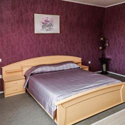 Номер стандарт с 1 двуспальной кроватью (с завтраком)