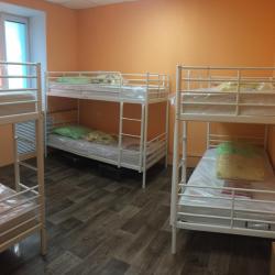 Кровать в 6-местном общем номере