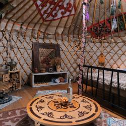 Традиционная деревянная юрта An authentic yurt with a 60-year history (общие удобства на территории)