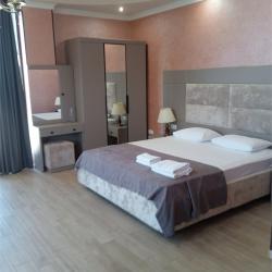 Номер полулюкс с 1 двуспальной кроватью