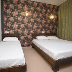 Номер стандарт комфорт с 1 односпальной и 1 двуспальной кроватью