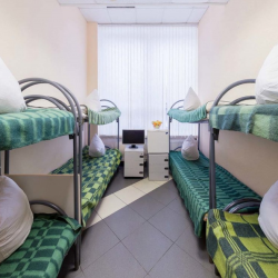 Кровать в 6-ти местном номере  (удобства на этаже)