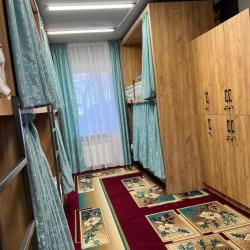 Кровать в 8-местном общем номере
