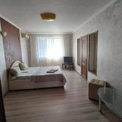 Комната полулюкс с 1 двуспальной кроватью