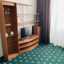 Номер комфорт семейный с 1 двуспальной кроватью