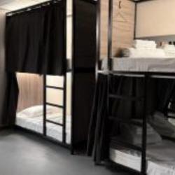 Кровать в 6-местном общем номере