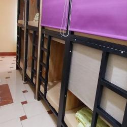 Кровать в 8-местном общем женском номере