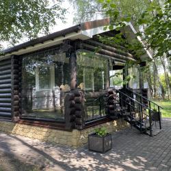 Фото Отель Уютный домик в лесу у пруда