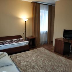 Номер стандарт семейный с 2 односпальными и 1 двуспальной кроватью