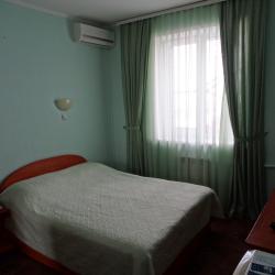 Номер стандарт эконом с 1 двуспальной кроватью