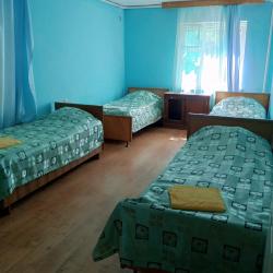 Коттедж улучшенный с 14 односпальными и 3 двуспальными кроватями