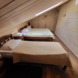 Номер эконом с 3 односпальными кроватями (мансарда)