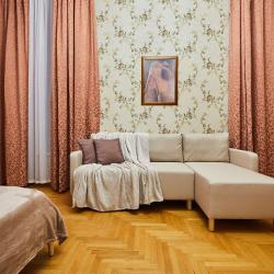 Фото Отель FlatStay Невский 170 | Трешка в центре с эркером и высокими потолками