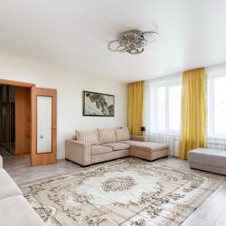 Фото Отель Просторная 3-комнатная квартира в Октябрьском районе