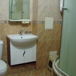 Номер стандарт семейный с 2 односпальными и 1 двуспальной кроватью