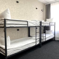 Кровать в 12-местном общем номере