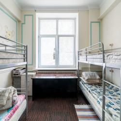 Кровать в 6-местном общем мужском номере №9 (общие удобства)