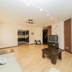 Фото Отель Бoльшая 3-x комнaтнaя кваpтира в центре города